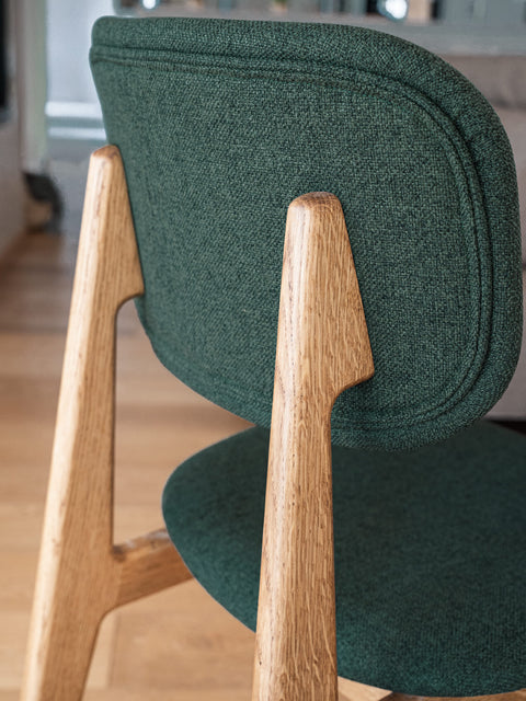 Chair of solid oak and fabric natural green 81 cm Mevis