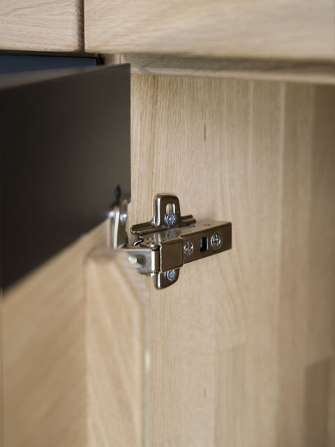 Credenza 180 cm con 4 ante in rovere massello sbiancato moderno Adena