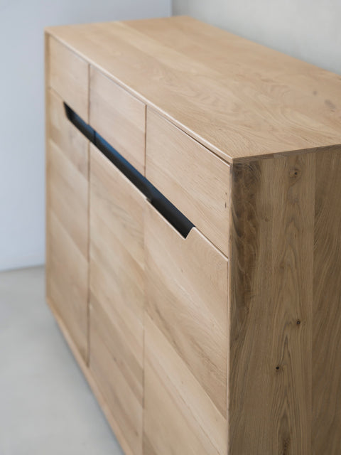 Credenza in rovere massello sbiancato 3 ante 135x42x90 cm moderna Adena