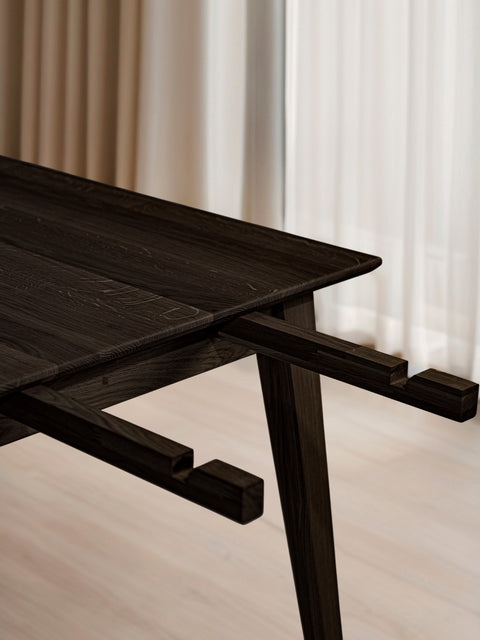Tavolo da pranzo allungabile in rovere massello moderno nero Austin