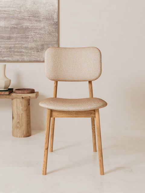 Sedia da pranzo in massello di rovere marrone beige morbida Mevis