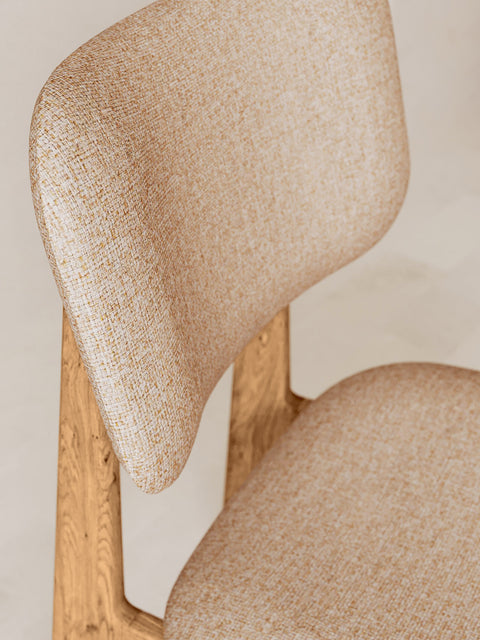 Sedia da pranzo in massello di rovere marrone beige morbida Mevis