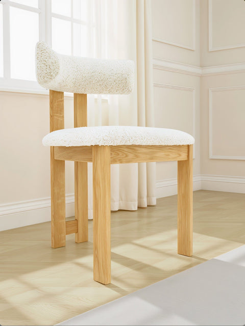 Sedia in legno massello di rovere naturale e tessuto bouclé Angelo