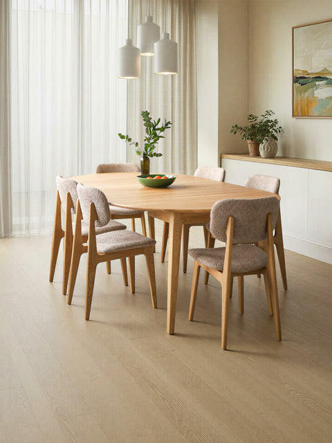 Sedia in rovere massello naturale 81 cm in tessuto bouclé Mevis