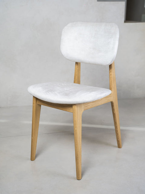 Sedia 81 cm in rovere massello e tessuto moderno seduta morbida bianco naturale Mevis