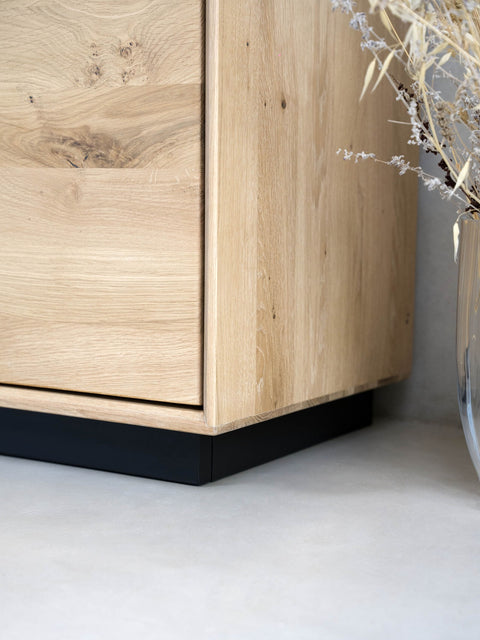 Credenza 180 cm con 4 ante in rovere massello sbiancato moderno Adena