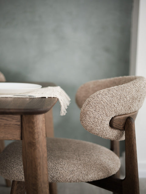 Sedia da pranzo in rovere massello fumé bouclé morbido Luna