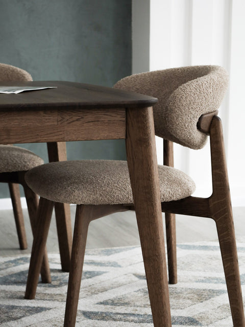 Sedia da pranzo in rovere massello fumé bouclé morbido Luna