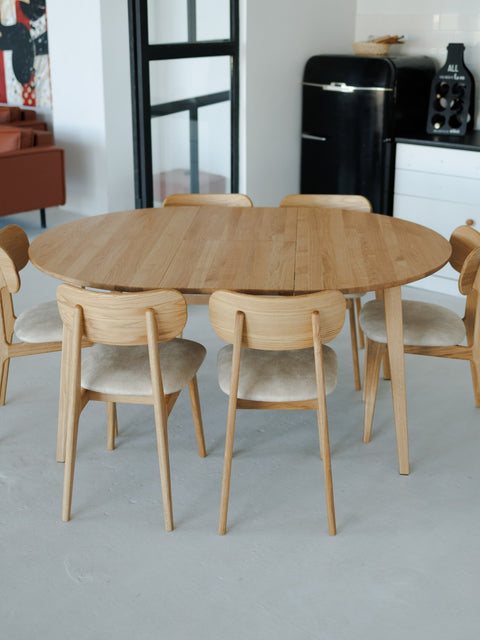 Round extending table 120-165 cm with self-storing butterfly leaf in solid natural oak Verona