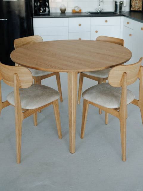 Round extending table 120-165 cm with self-storing butterfly leaf in solid natural oak Verona