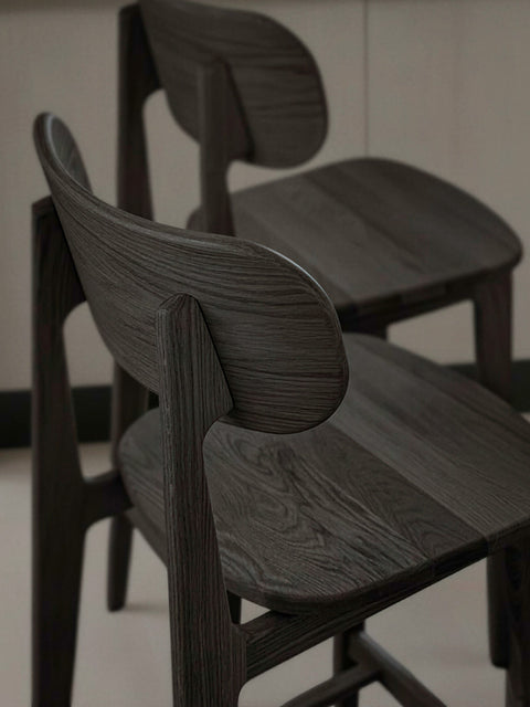 Sedia da bar in legno massello di rovere nero seduta rigida Paolo