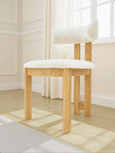Sedia in legno massello di rovere naturale e tessuto bouclé Angelo